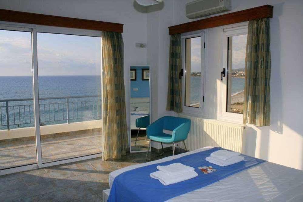 Blue Coral Beach Villas Paphos Eksteriør bilde