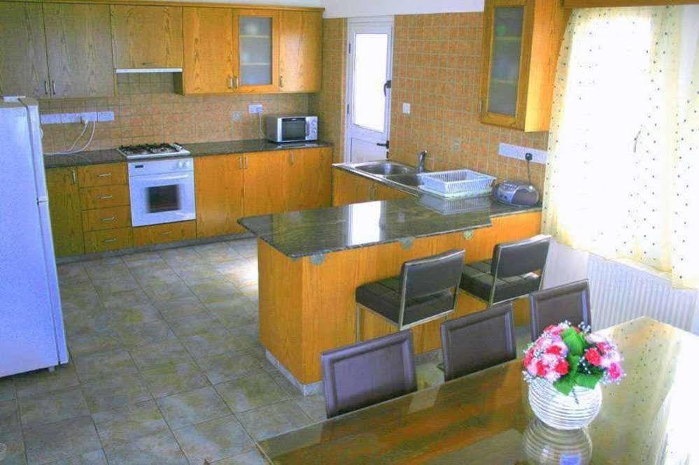 Blue Coral Beach Villas Paphos Eksteriør bilde