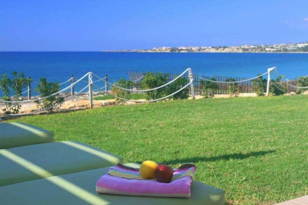 Blue Coral Beach Villas Paphos Eksteriør bilde